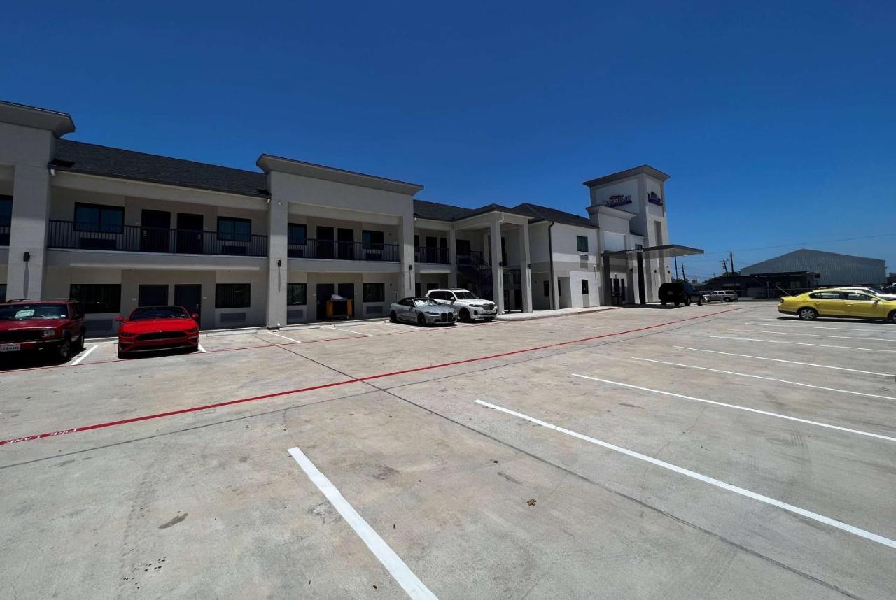 Hotel Baymont By Wyndham Freeport Texas Exterior foto