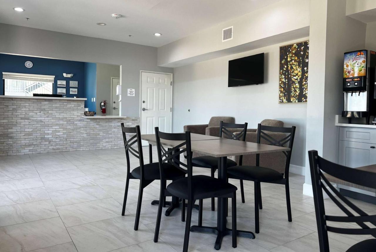 Hotel Baymont By Wyndham Freeport Texas Exterior foto