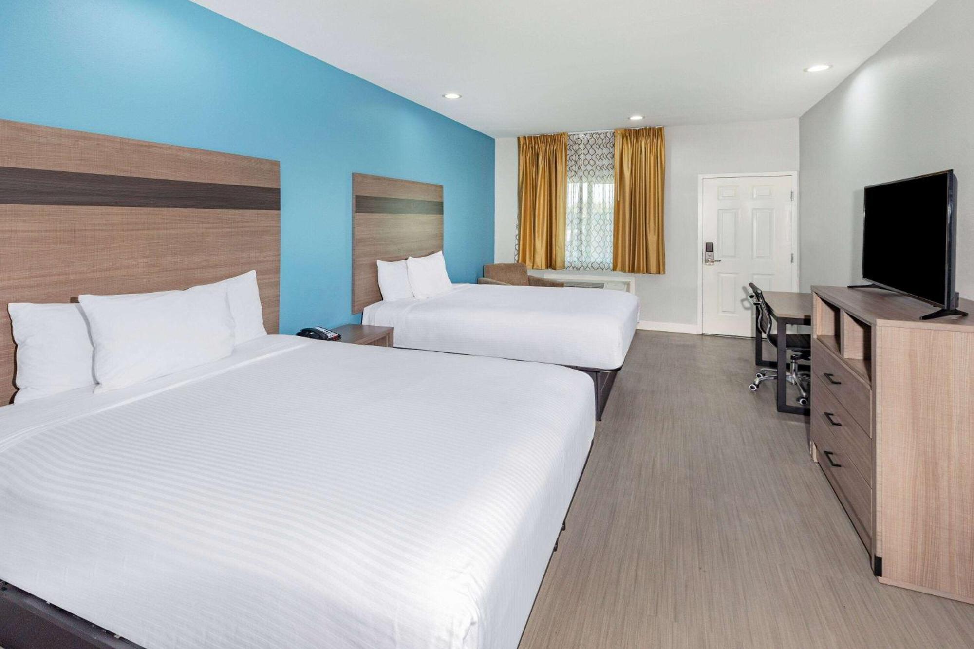 Hotel Baymont By Wyndham Freeport Texas Exterior foto