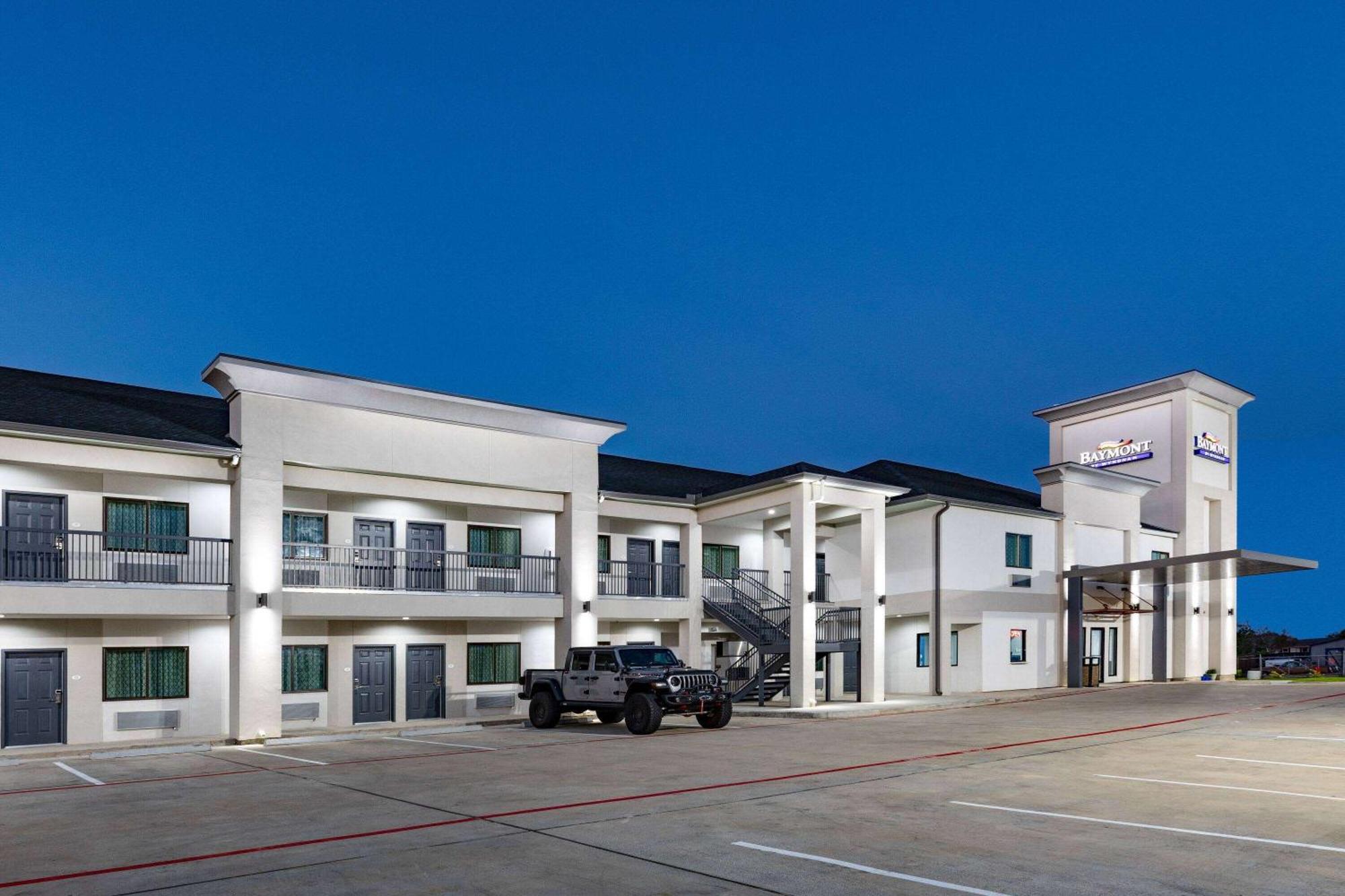 Hotel Baymont By Wyndham Freeport Texas Exterior foto